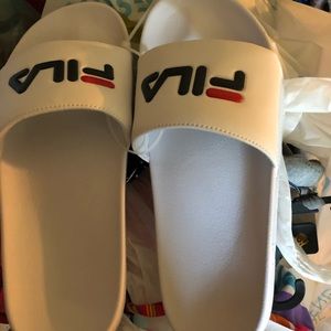 Fila slides men’s size 8 fit like a woman’s 9